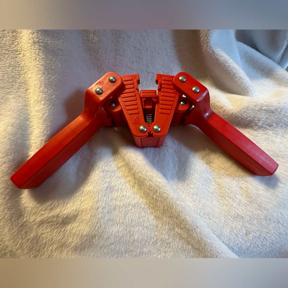 GUC Bottle Capper. Size one size.